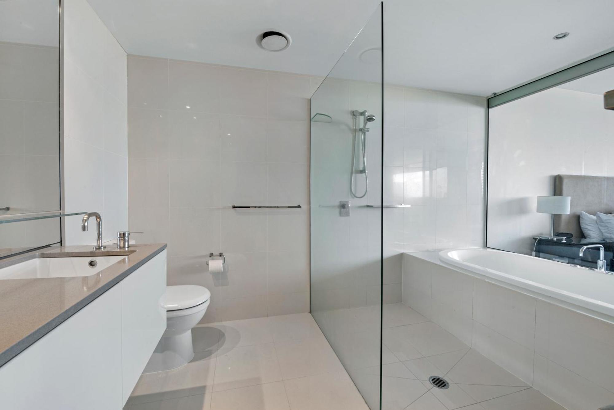 1br Couples Retreat In Circle On Cavill Apartment *