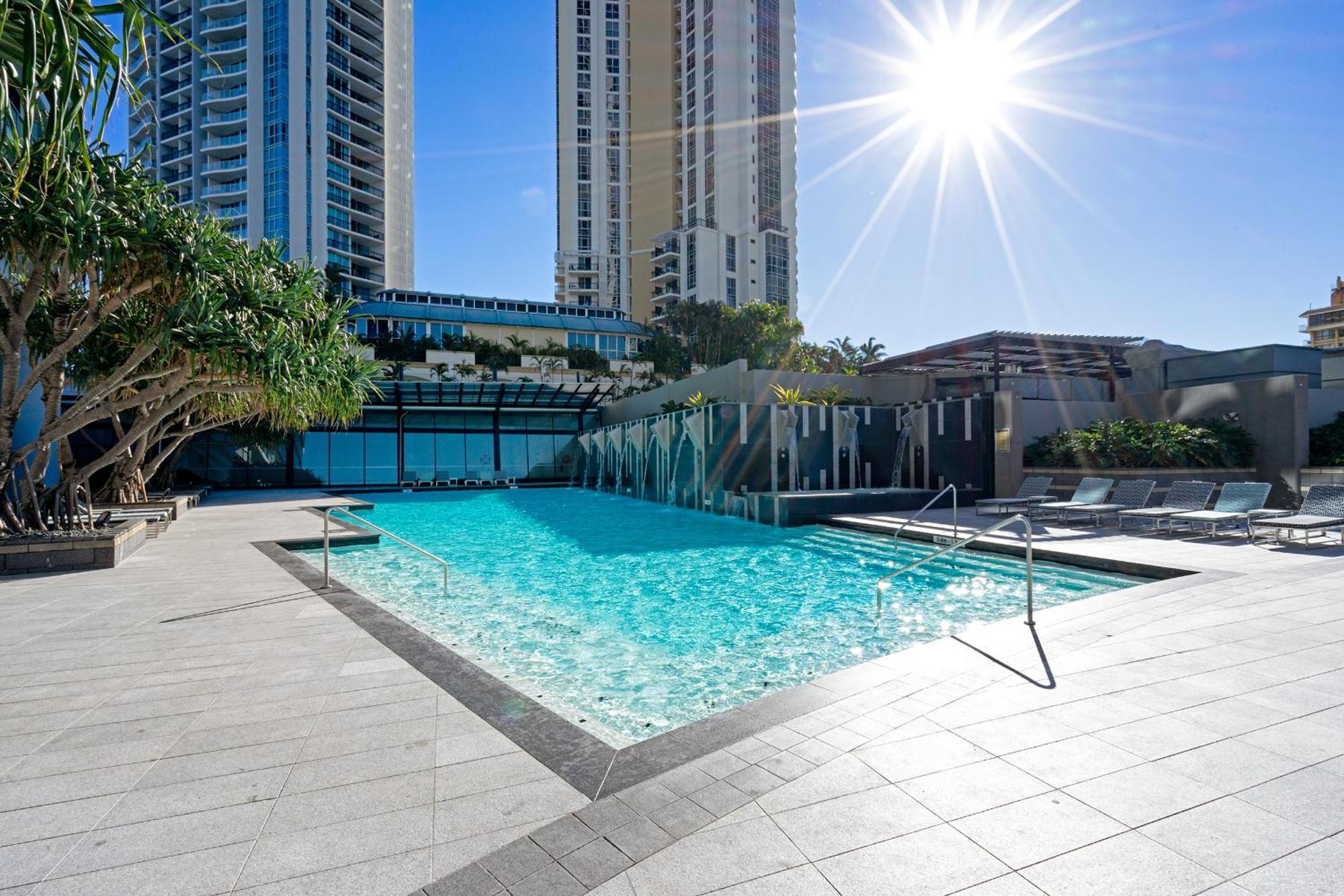 1br Couples Retreat In Circle On Cavill Apartment *